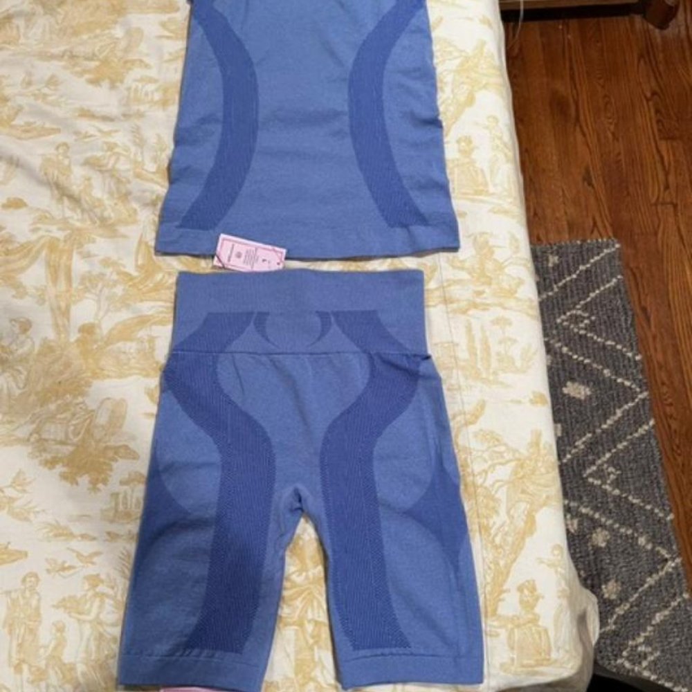 Amelia Activewear workout set - Lrg/Med